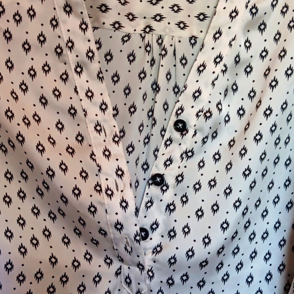 Patterned Ivory Blouse - Picture 5 of 6